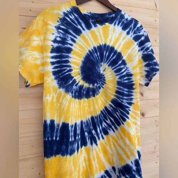 GILDAN Heavy Cotton Medium Tie Dye TShirt Blue Yellow Spiral Michigan Wolverines - Picture 4 of 11